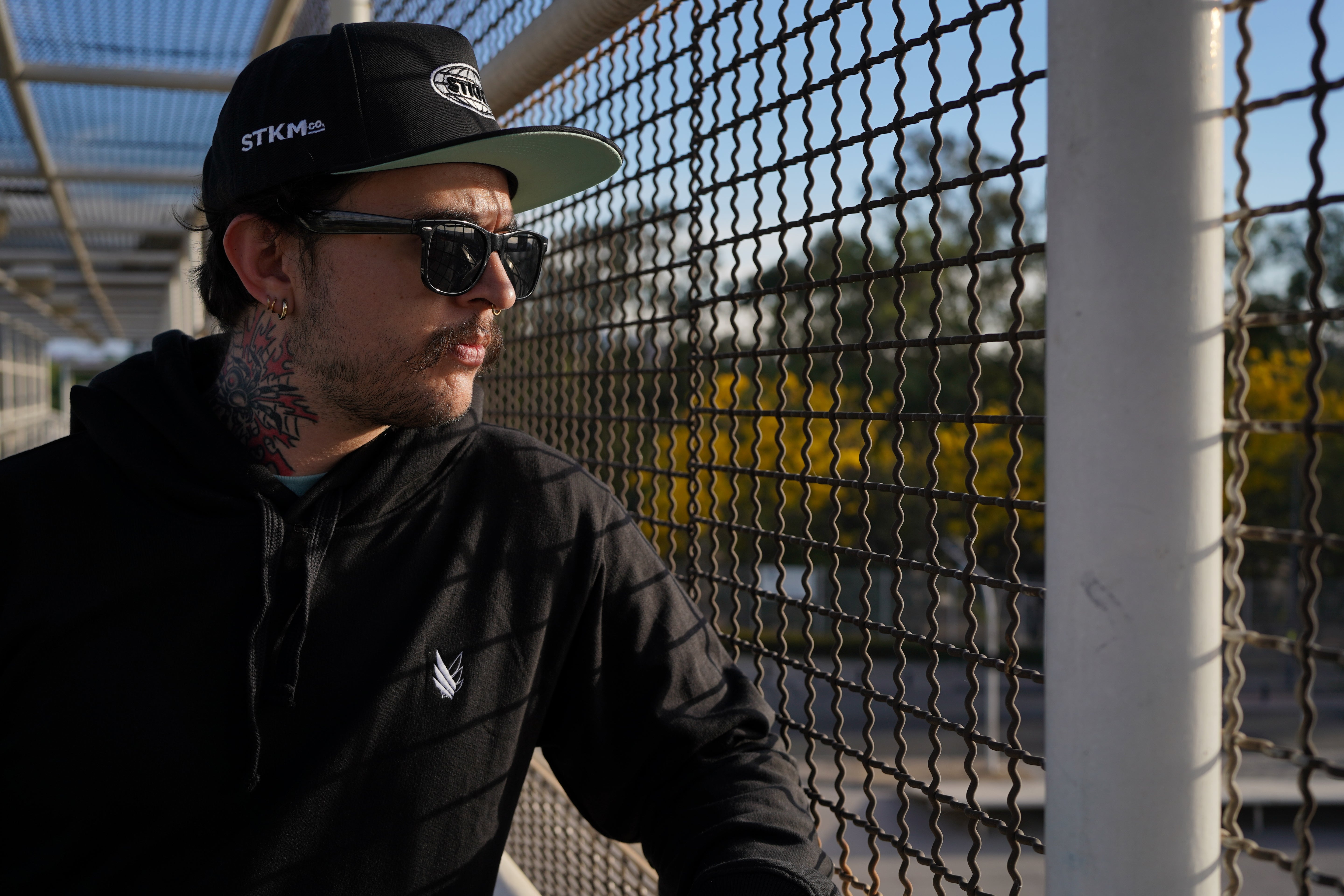 Logo WINGS bordado - Sudadera con gorro