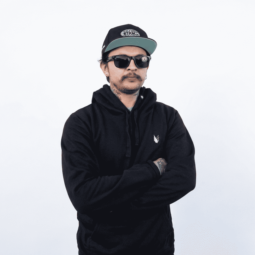 Logo WINGS bordado - Sudadera con gorro