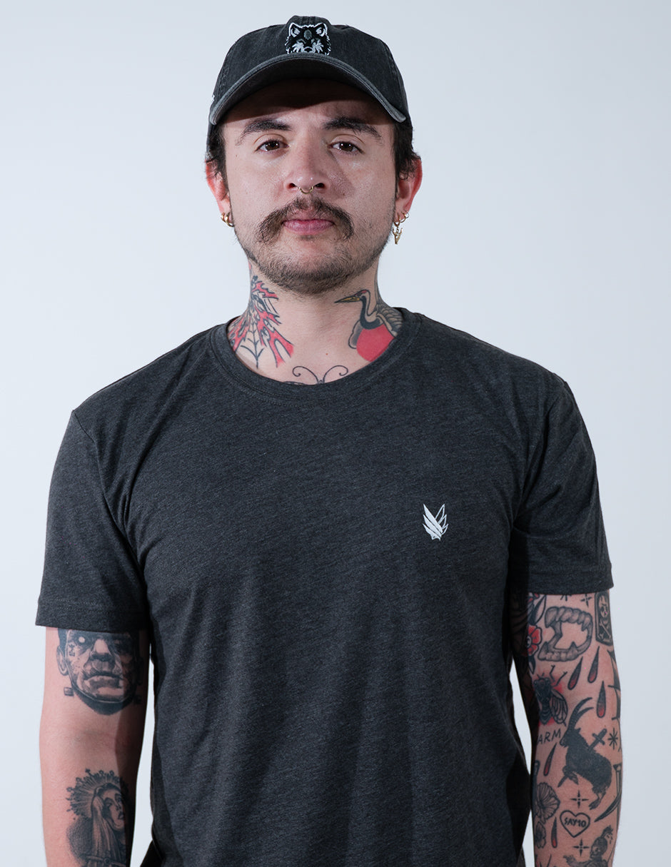 Essentials Logo wings Bordadas