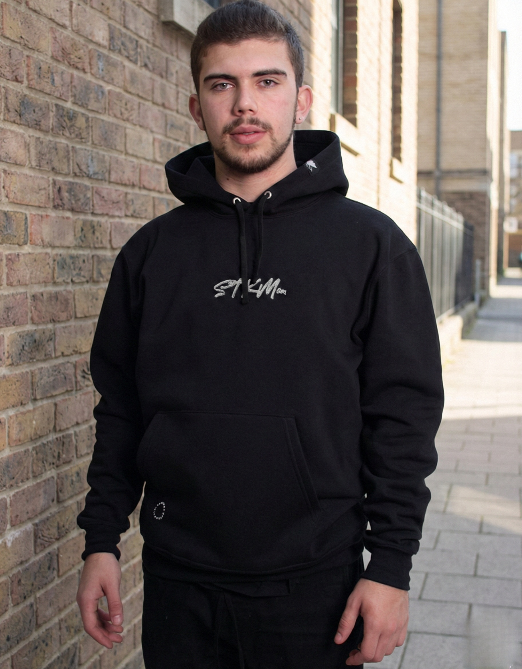 STKM CO classic script - Sudadera con gorro (bordado)