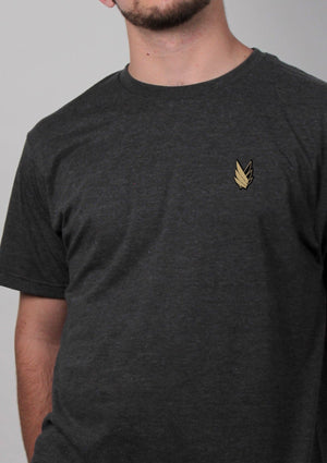Essentials Golden Logo Wings | Playera | basicos, hombre, Lo nuevo, mujer, playera, stkm originals | Stockholm Company