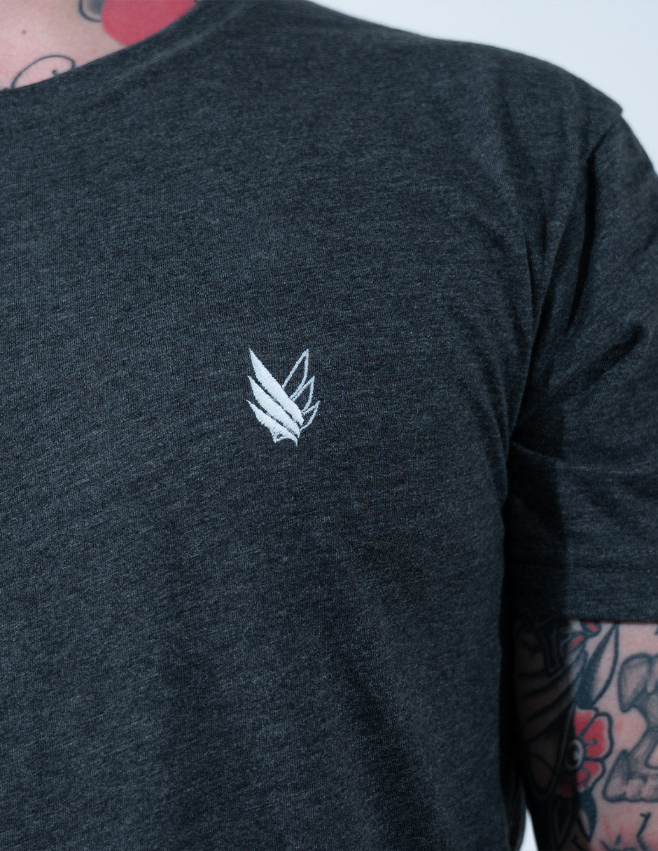 Essentials Logo wings Bordadas